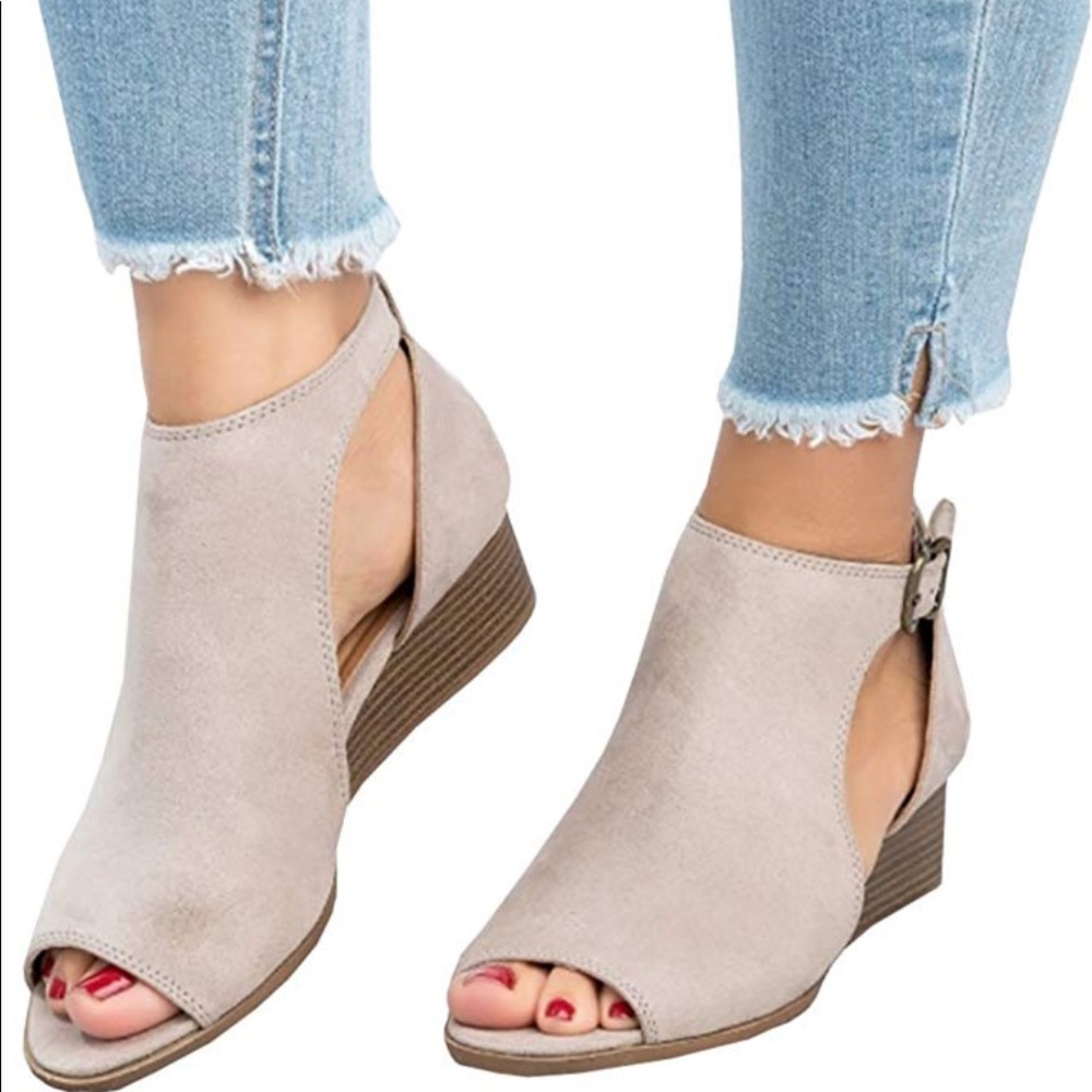 NWOT Peep Toe Suede Sandals
